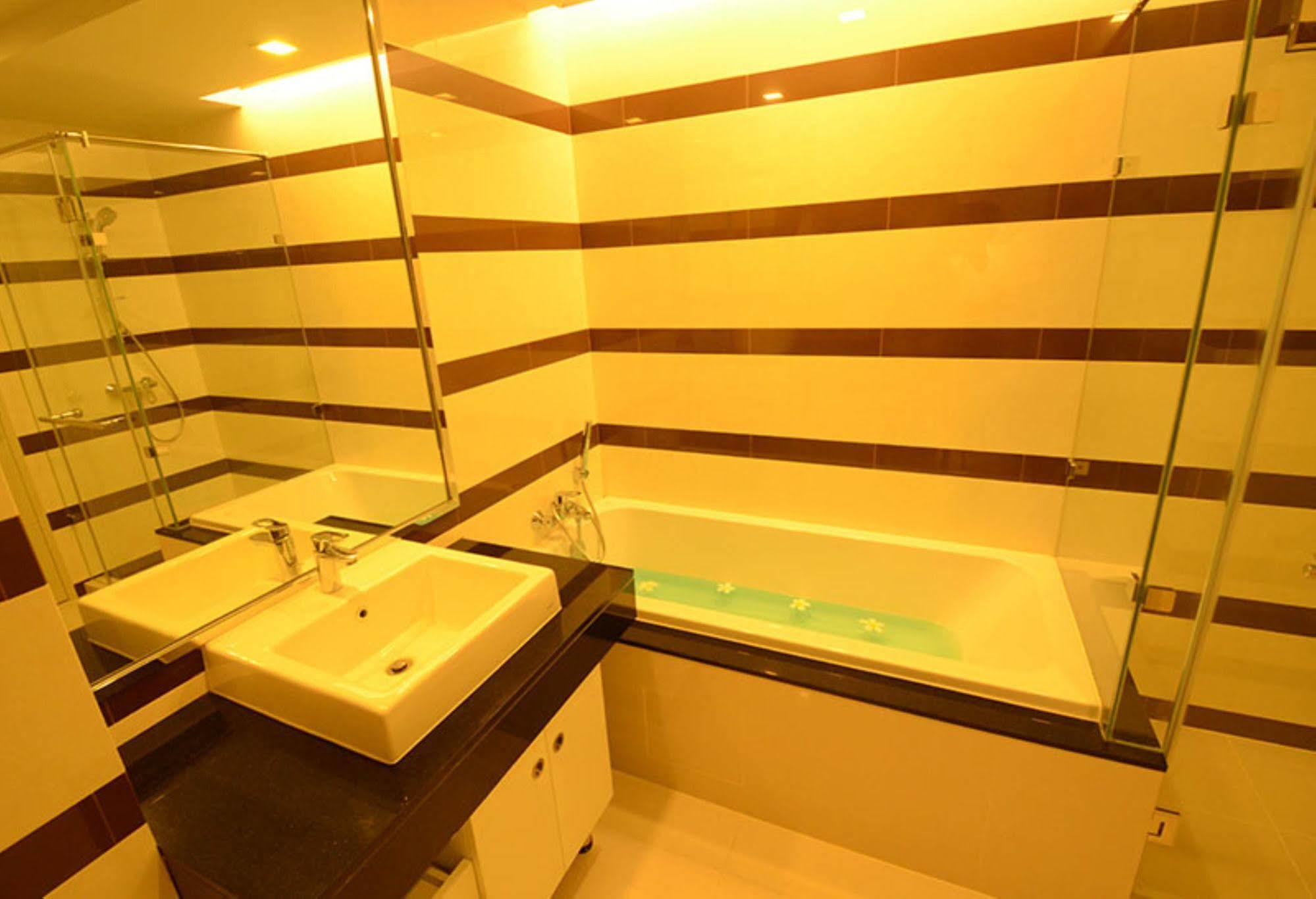 Beverly 33 By Aspira Bangkok Exteriér fotografie